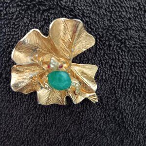 Vintage Older Gold Tone Pin Brooch Free Moving Frog on a Lily Pad